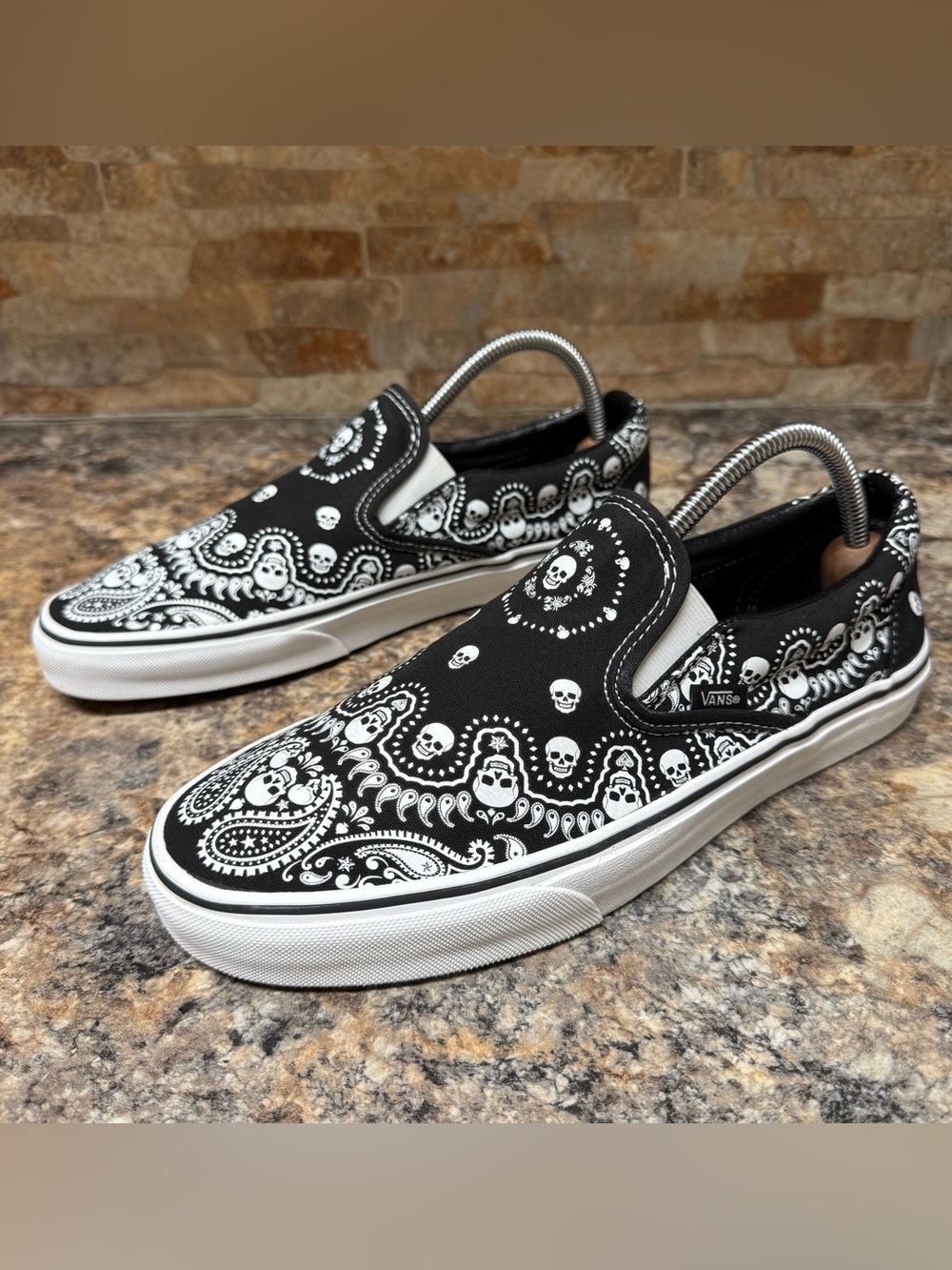 Rare Vans Classic Slip-On Skull Bandana Paisley Black White Mens 10